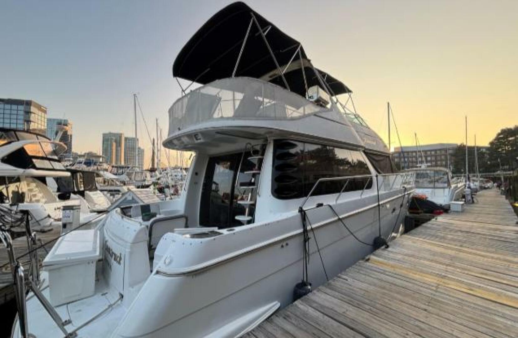 Carver-530 Voyager 1998-Moonstruck Charlestown-Massachusetts-United States-5984533 | Thumbnail