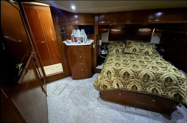 Carver-530 Voyager 1998-Moonstruck Charlestown-Massachusetts-United States-5984525