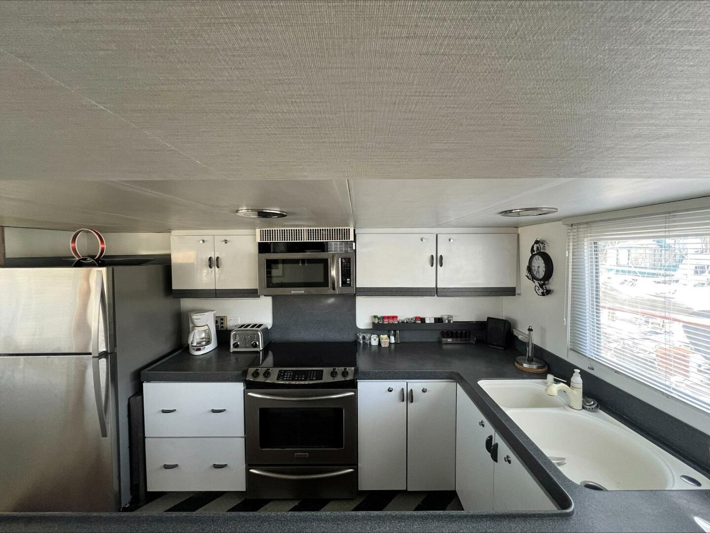 Broward-Raised Pilothouse 1984-LIQUIDITY Edgewater-Maryland-United States-5986514 | Thumbnail
