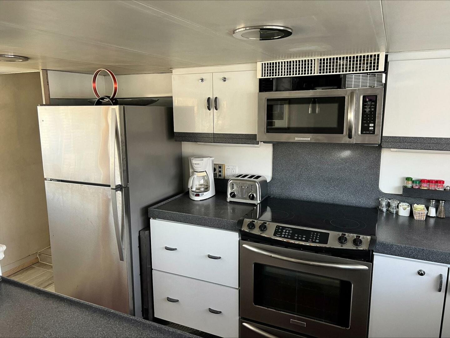Broward-Raised Pilothouse 1984-LIQUIDITY Edgewater-Maryland-United States-5986510 | Thumbnail