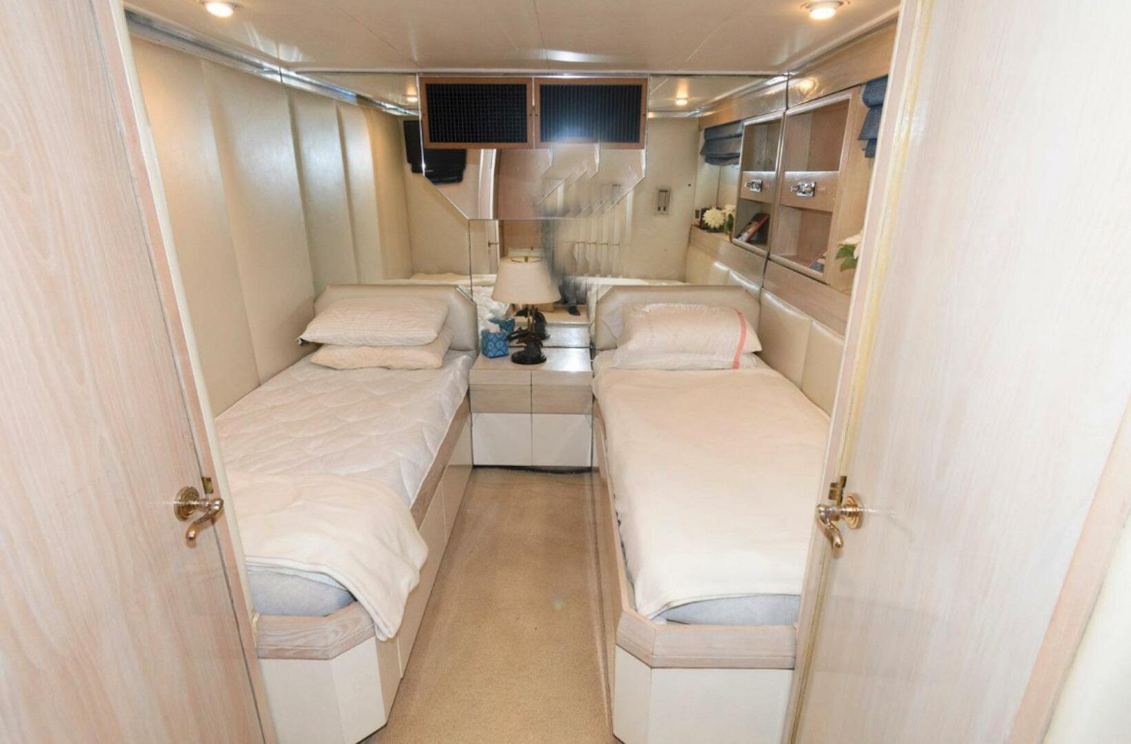 Broward-Raised Pilothouse 1984-LIQUIDITY Edgewater-Maryland-United States-5986523 | Thumbnail