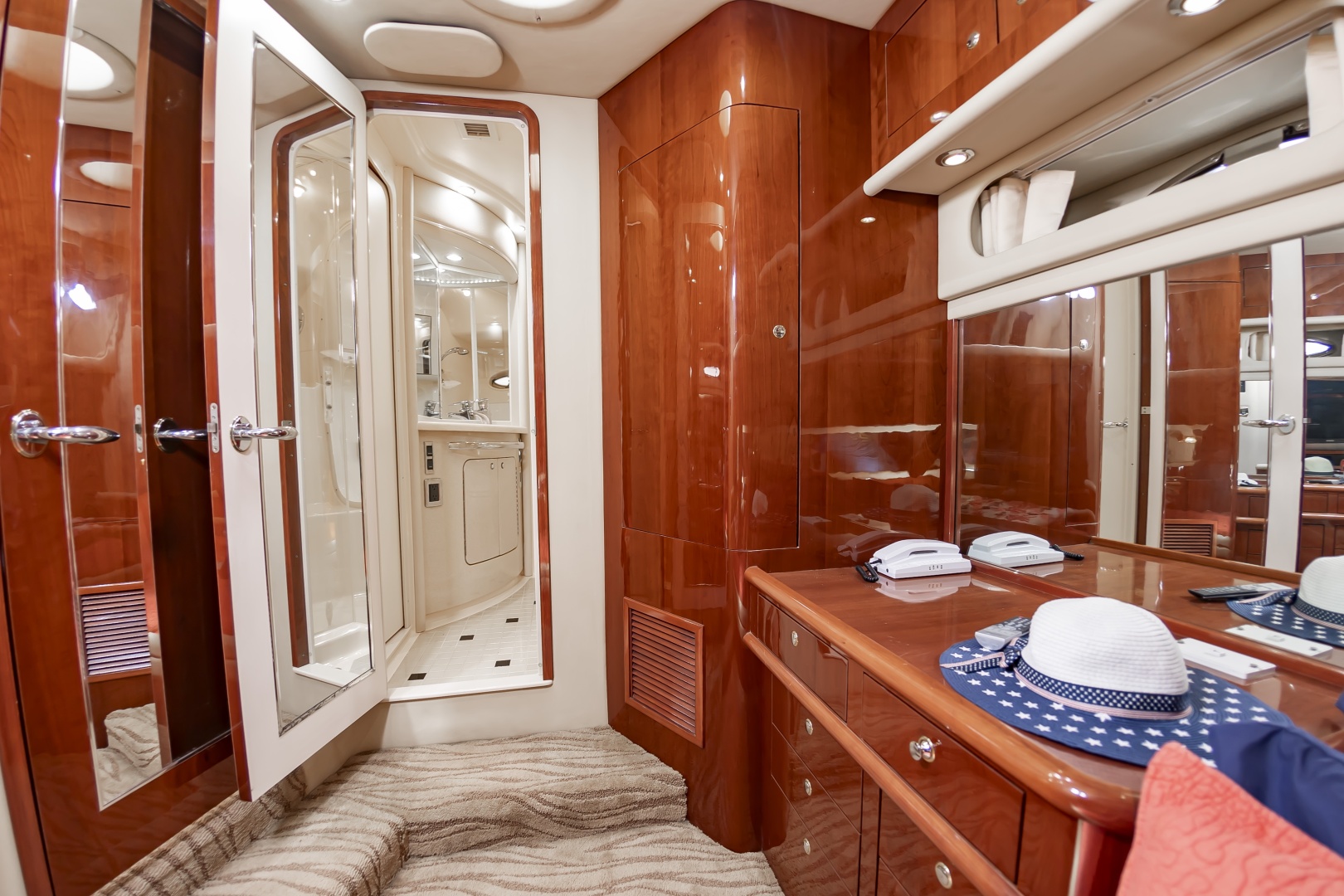 Sea Ray-560 Sedan Bridge 2002-4 Frogs Edgewater-Maryland-United States-58SeaRay560_046-6141739 | Thumbnail