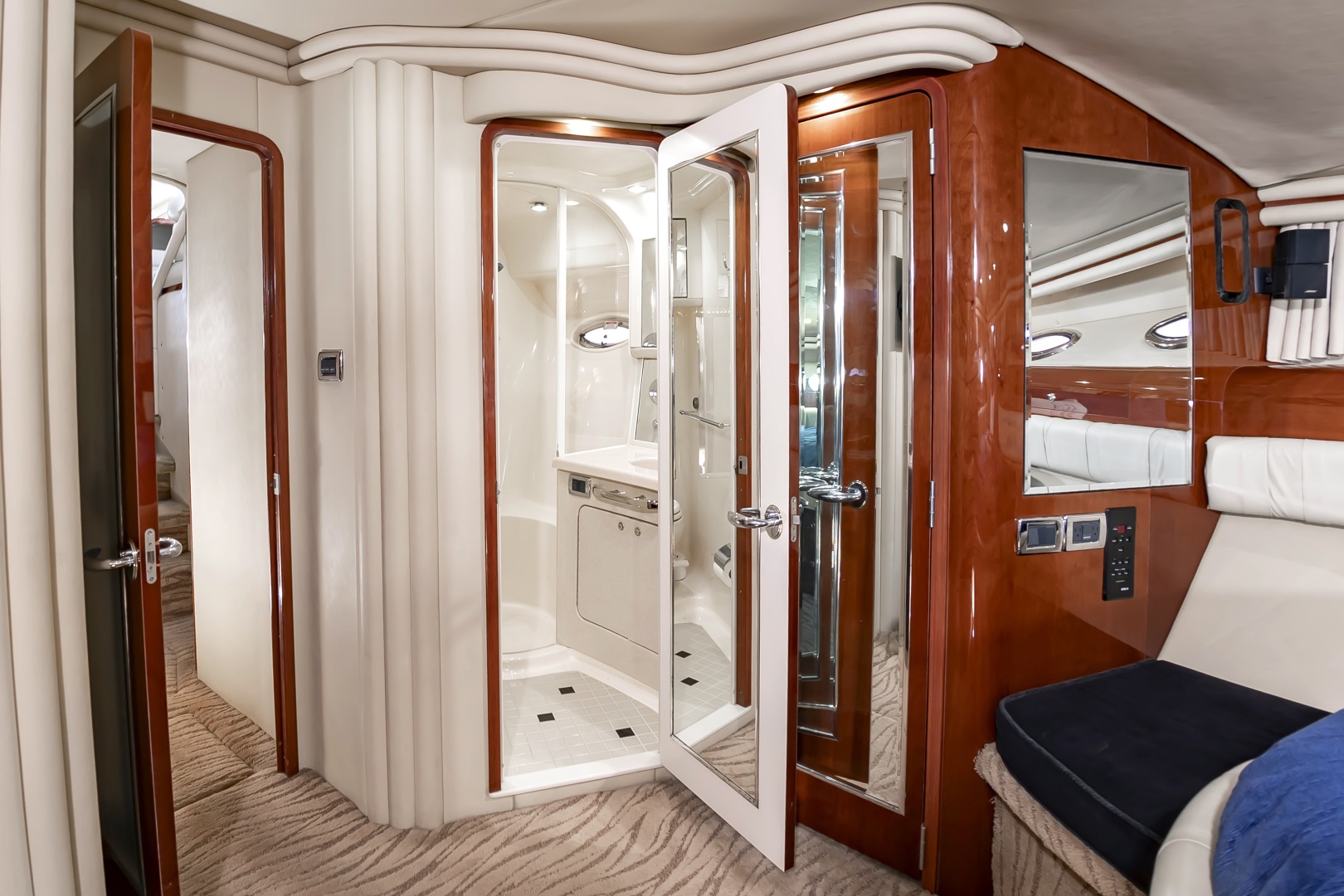 Sea Ray-560 Sedan Bridge 2002-4 Frogs Edgewater-Maryland-United States-58SeaRay560_040-6141733 | Thumbnail