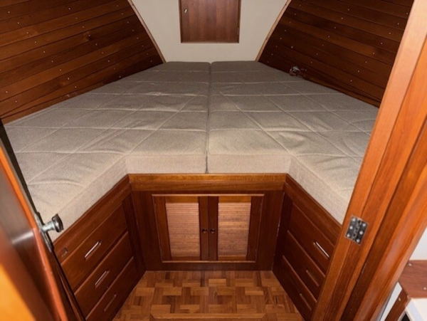 Grand Banks-Classic 1990-Spring House Branford-Connecticut-United States-Fwd stateroom-6002416
