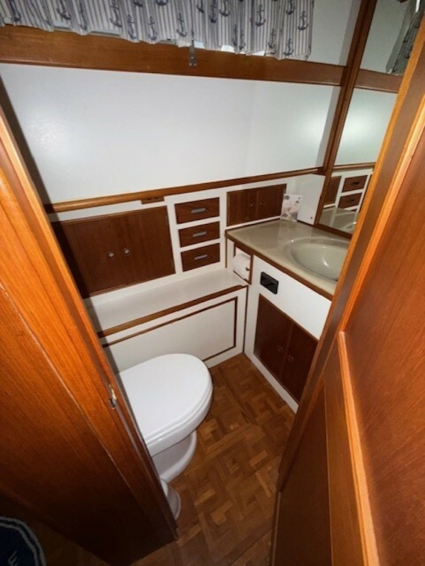 Grand Banks-Classic 1990-Spring House Branford-Connecticut-United States-Aft head-6002405