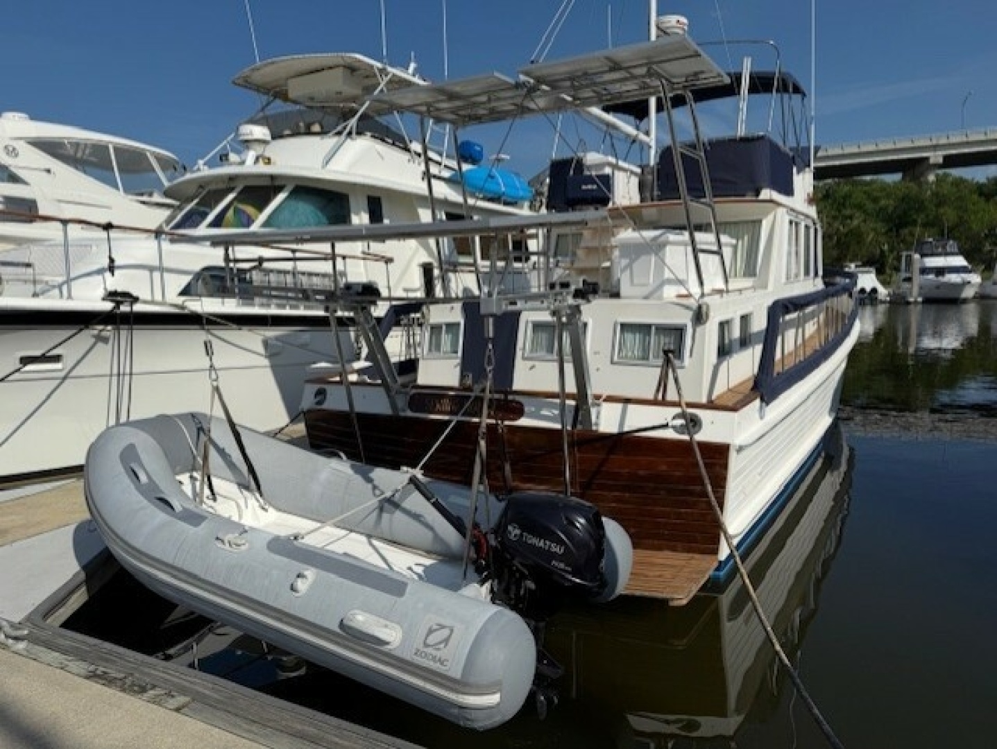 Grand Banks-Classic 1990-Spring House Branford-Connecticut-United States-Dinghy on davits-6002450 | Thumbnail