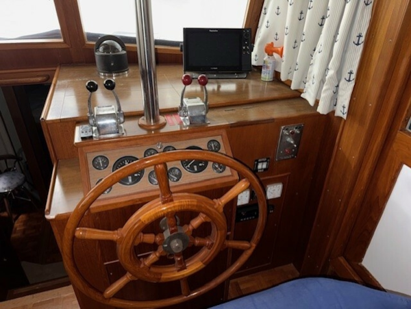 Grand Banks-Classic 1990-Spring House Branford-Connecticut-United States-lower helm-6002430