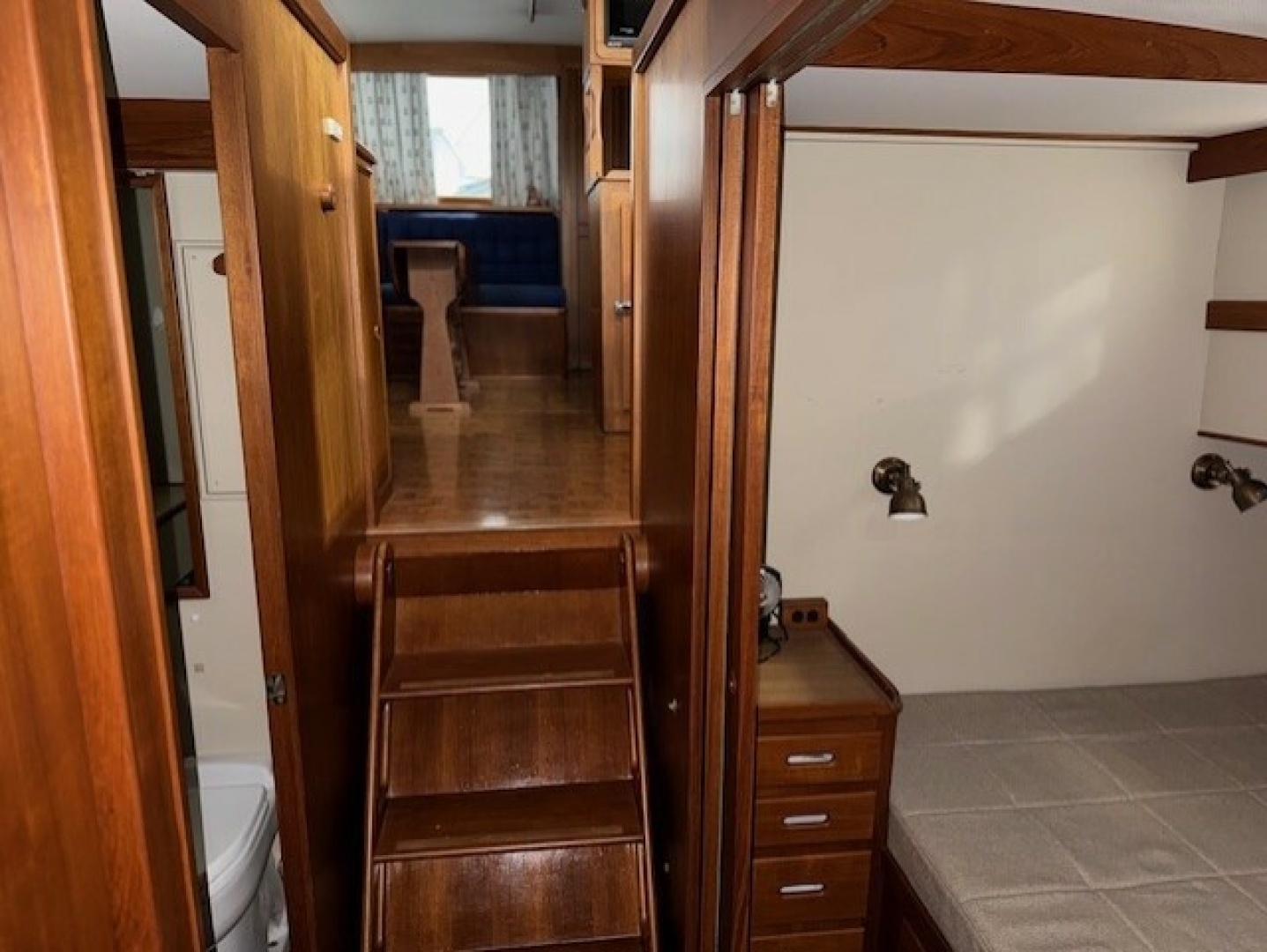 Grand Banks-Classic 1990-Spring House Branford-Connecticut-United States-Mid cabin-6002417 | Thumbnail