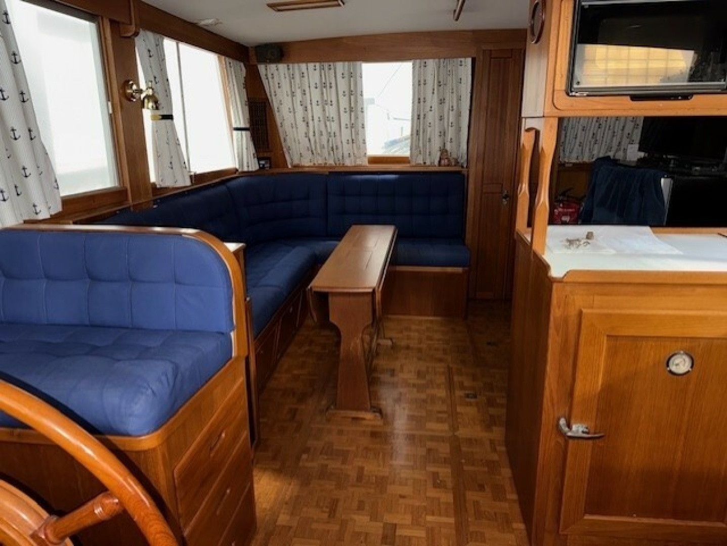 Grand Banks-Classic 1990-Spring House Branford-Connecticut-United States-salon looking aft-6002453 | Thumbnail