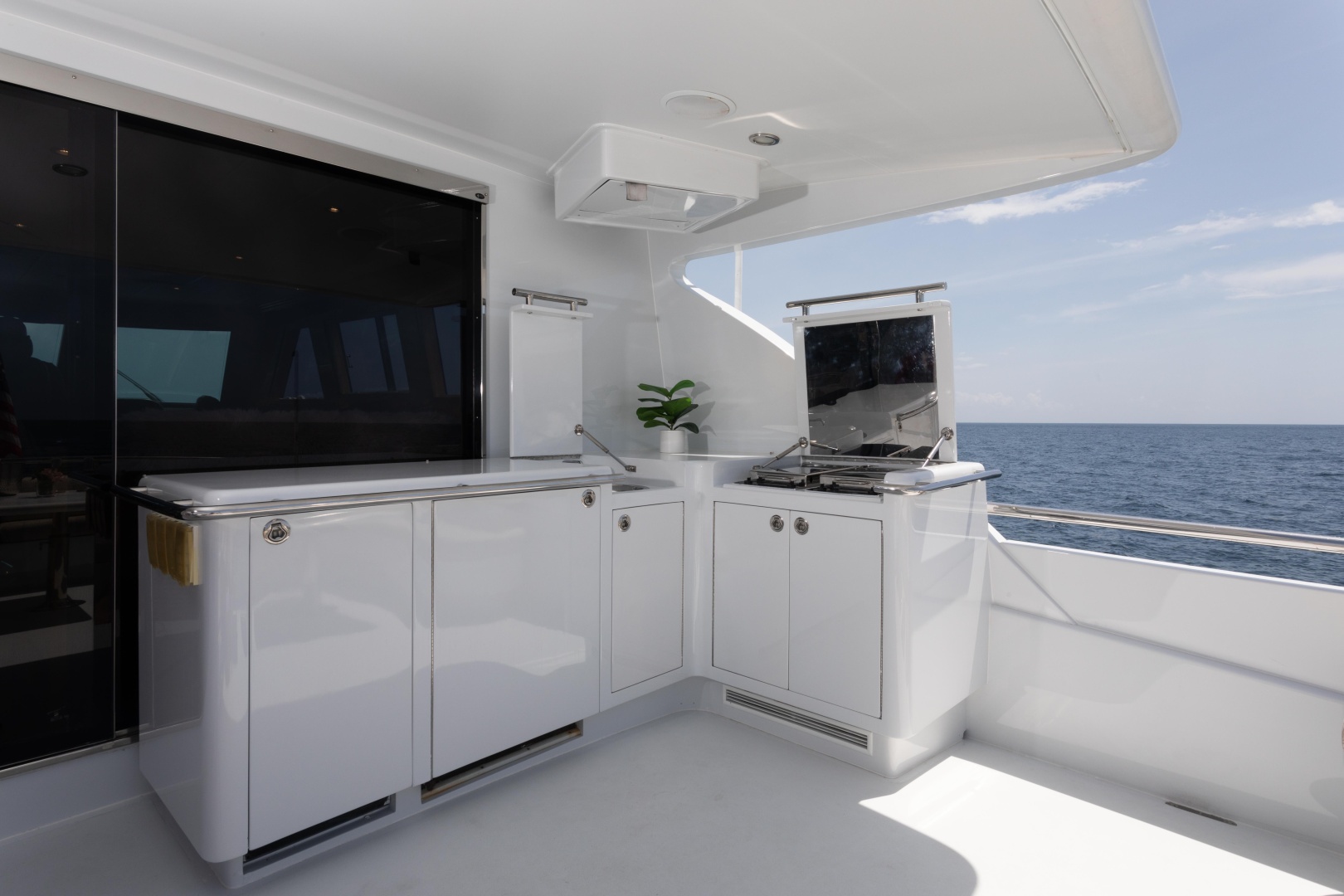 Horizon-Elegance 82 2007-RAYS Palm Beach-Florida-United States-Sun Deck Bar-6019919 | Thumbnail