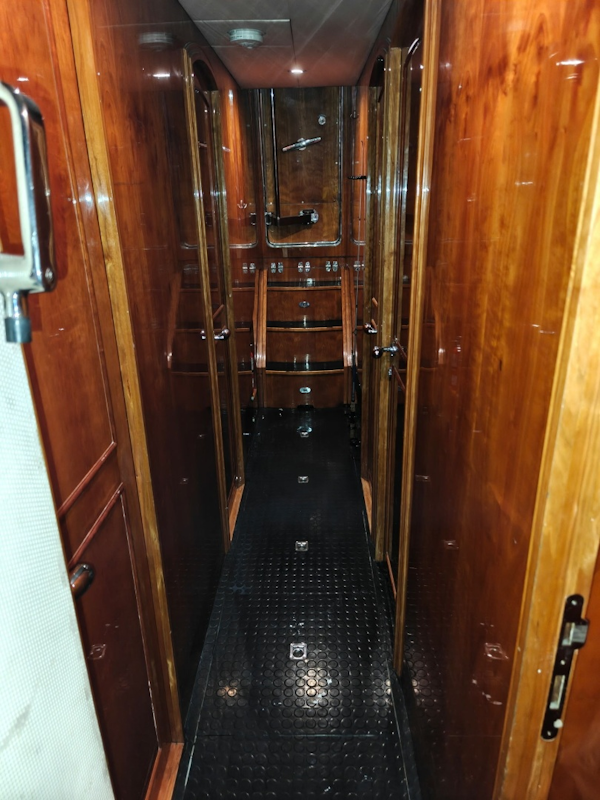 Horizon-Elegance 82 2007-RAYS Palm Beach-Florida-United States-Crew Companionway Looking Aft-6225614