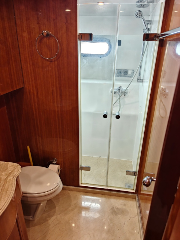 Horizon-Elegance 82 2007-RAYS Palm Beach-Florida-United States-Crew Shower -6225622