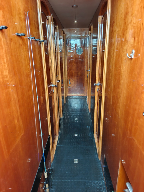 Horizon-Elegance 82 2007-RAYS Palm Beach-Florida-United States-Crew Companionway Looking Forward -6225615