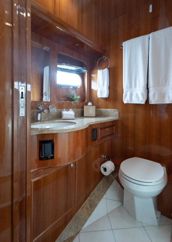 Horizon-Elegance 82 2007-RAYS Palm Beach-Florida-United States-Twin Cabin Head-6019896