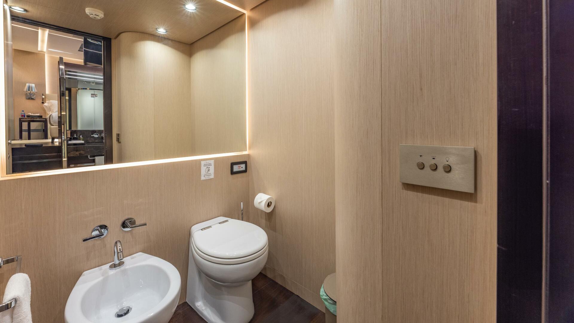 ISA-120 Sport 2017-BACK 9 AND A HALF Fort Lauderdale-Florida-United States-Master Stateroom Bath -5995383 | Thumbnail