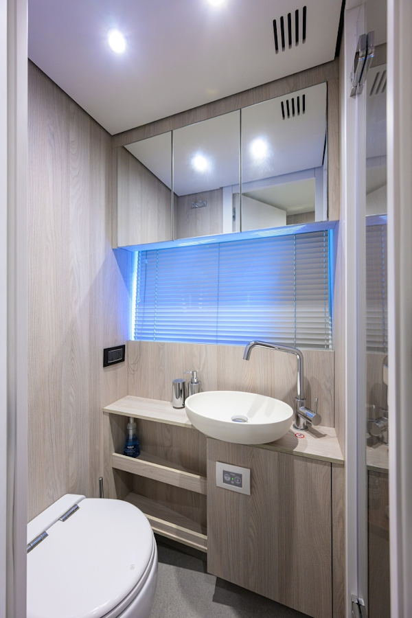 Azimut-Fly 78 2024-DT78 Aventura-Florida-United States-Azimut 78  DT78  Crew Head-6001832