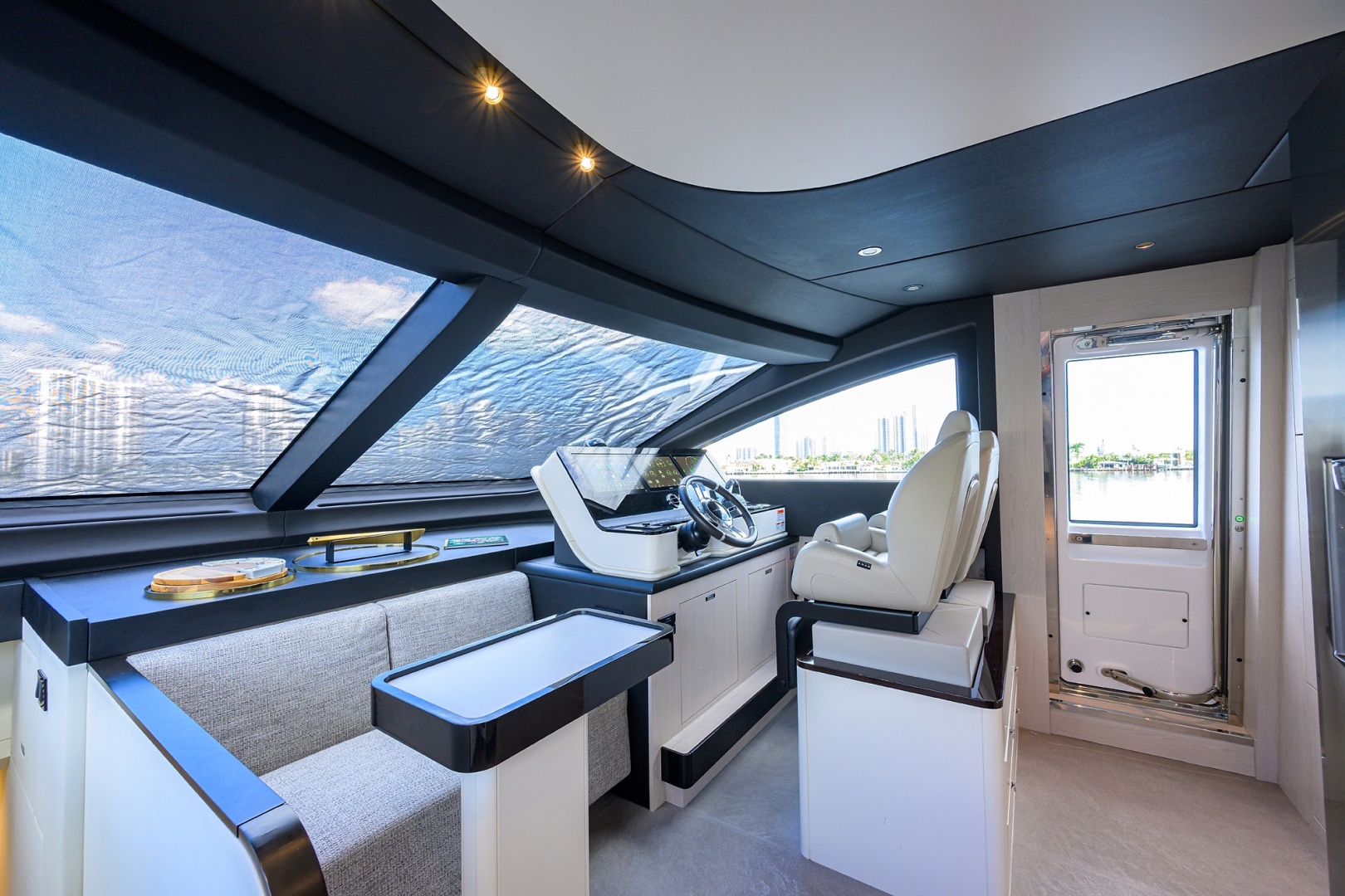 Azimut-Fly 78 2024-DT78 Aventura-Florida-United States-Azimut 78  DT78  Helm-6001912 | Thumbnail