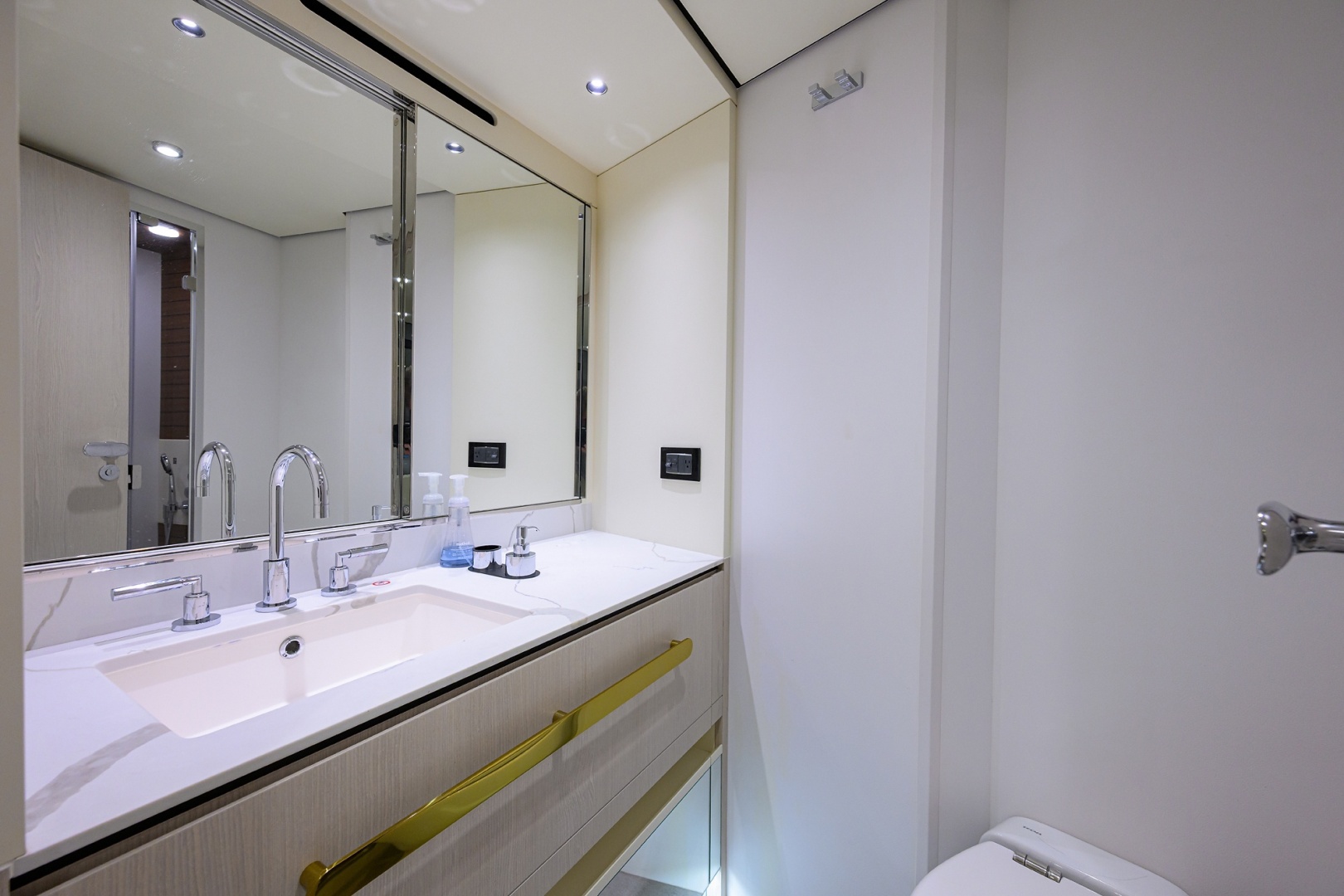 Azimut-Fly 78 2024-DT78 Aventura-Florida-United States-Azimut 78  DT78  Guest Head-6001886 | Thumbnail