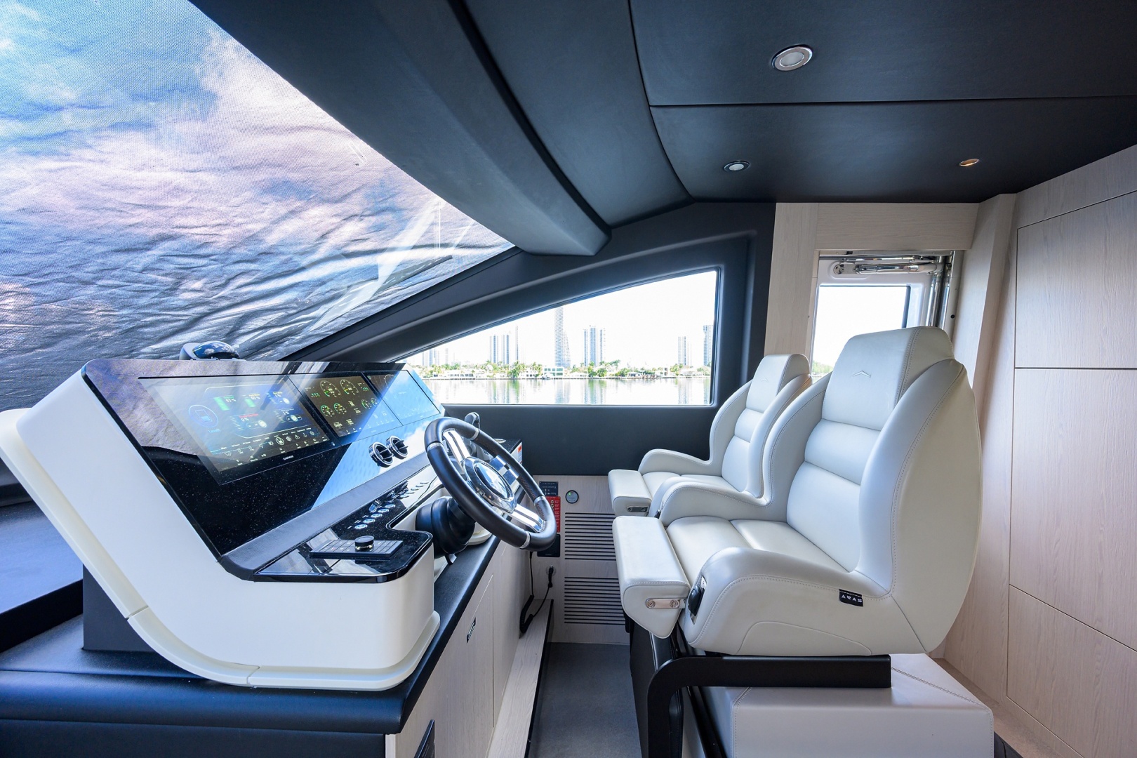 Azimut-Fly 78 2024-DT78 Aventura-Florida-United States-Azimut 78  DT78  Helm-6001914 | Thumbnail
