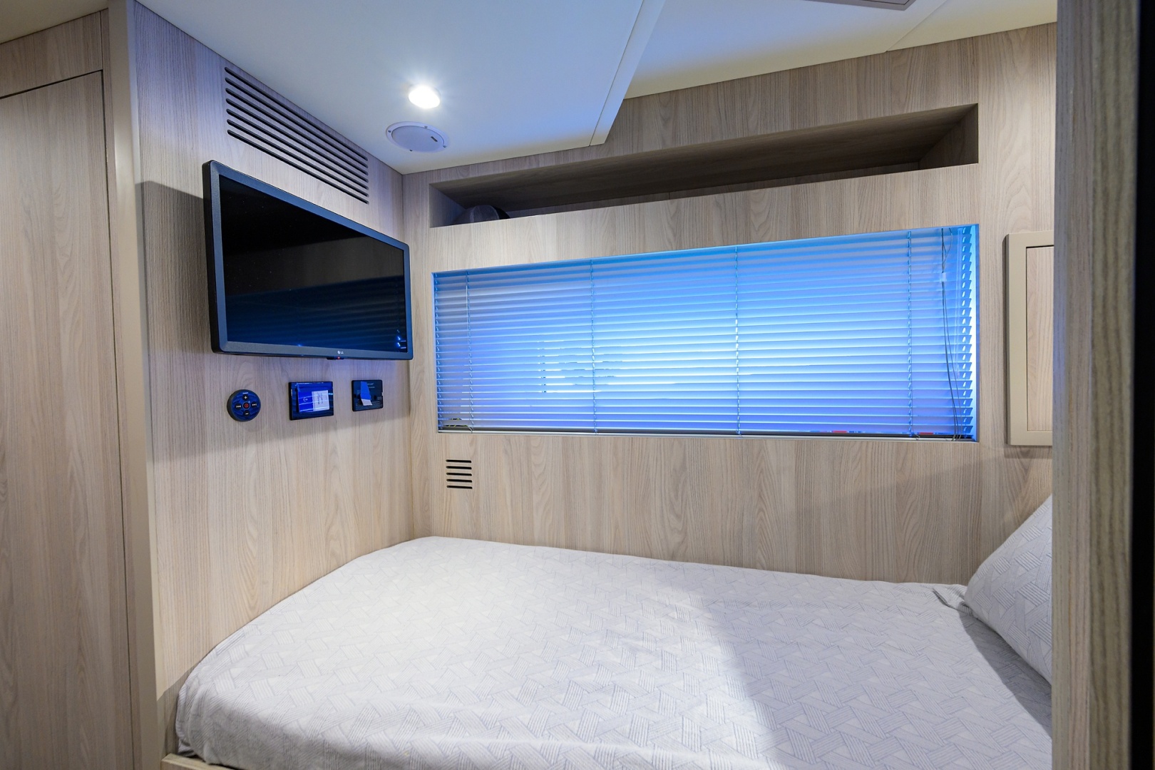 Azimut-Fly 78 2024-DT78 Aventura-Florida-United States-Azimut 78  DT78  Guest Stateroom-6001831 | Thumbnail