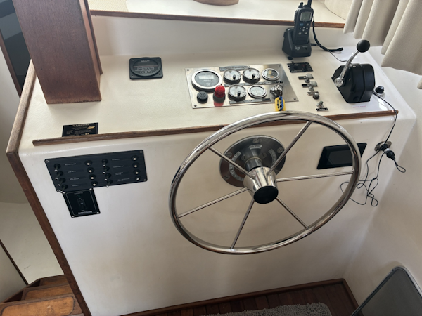 Duffy-35 Flybridge 1989-Kreweboat Bay St. Louis-Mississippi-United States-1989 Duffy 35 Flybridge  Lower-6009557
