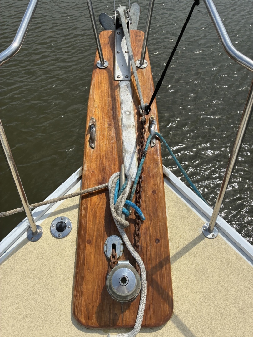 Duffy-35 Flybridge 1989-Kreweboat Bay St. Louis-Mississippi-United States-1989 Duffy 35 Flybridge  Bow Pulpit-6009643 | Thumbnail