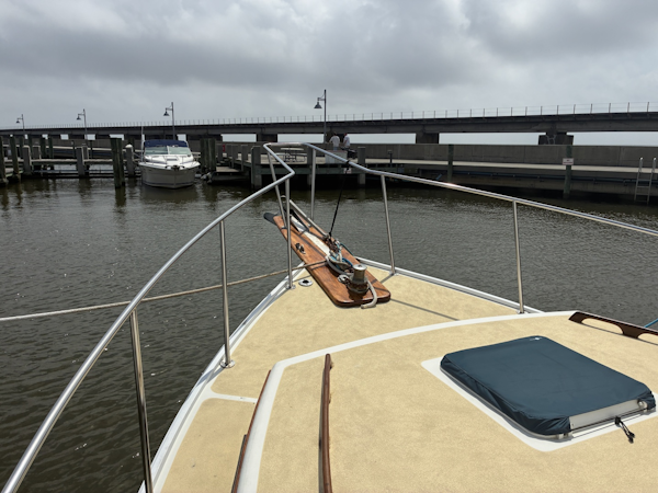 Duffy-35 Flybridge 1989-Kreweboat Bay St. Louis-Mississippi-United States-1989 Duffy 35 Flybridge  Foredeck-6009638