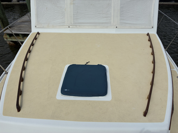 Duffy-35 Flybridge 1989-Kreweboat Bay St. Louis-Mississippi-United States-1989 Duffy 35 Flybridge  Foredeck-6009652
