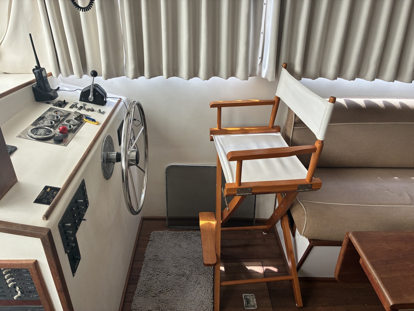 Duffy-35 Flybridge 1989-Kreweboat Bay St. Louis-Mississippi-United States-1989 Duffy 35 Flybridge  Lower helm-6009560 | Thumbnail