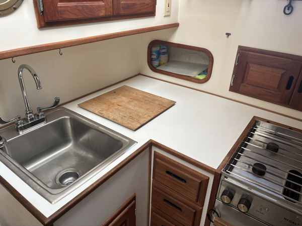 Duffy-35 Flybridge 1989-Kreweboat Bay St. Louis-Mississippi-United States-1989 Duffy 35 Flybridge  Galley-6009580