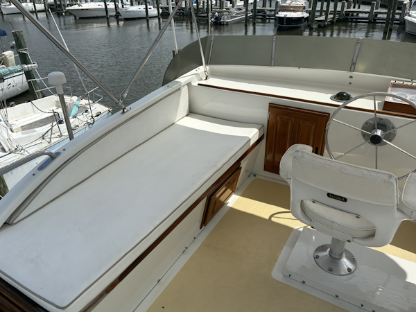 Duffy-35 Flybridge 1989-Kreweboat Bay St. Louis-Mississippi-United States-1989 Duffy 35 Flybridge  Flybridge seating-6009596