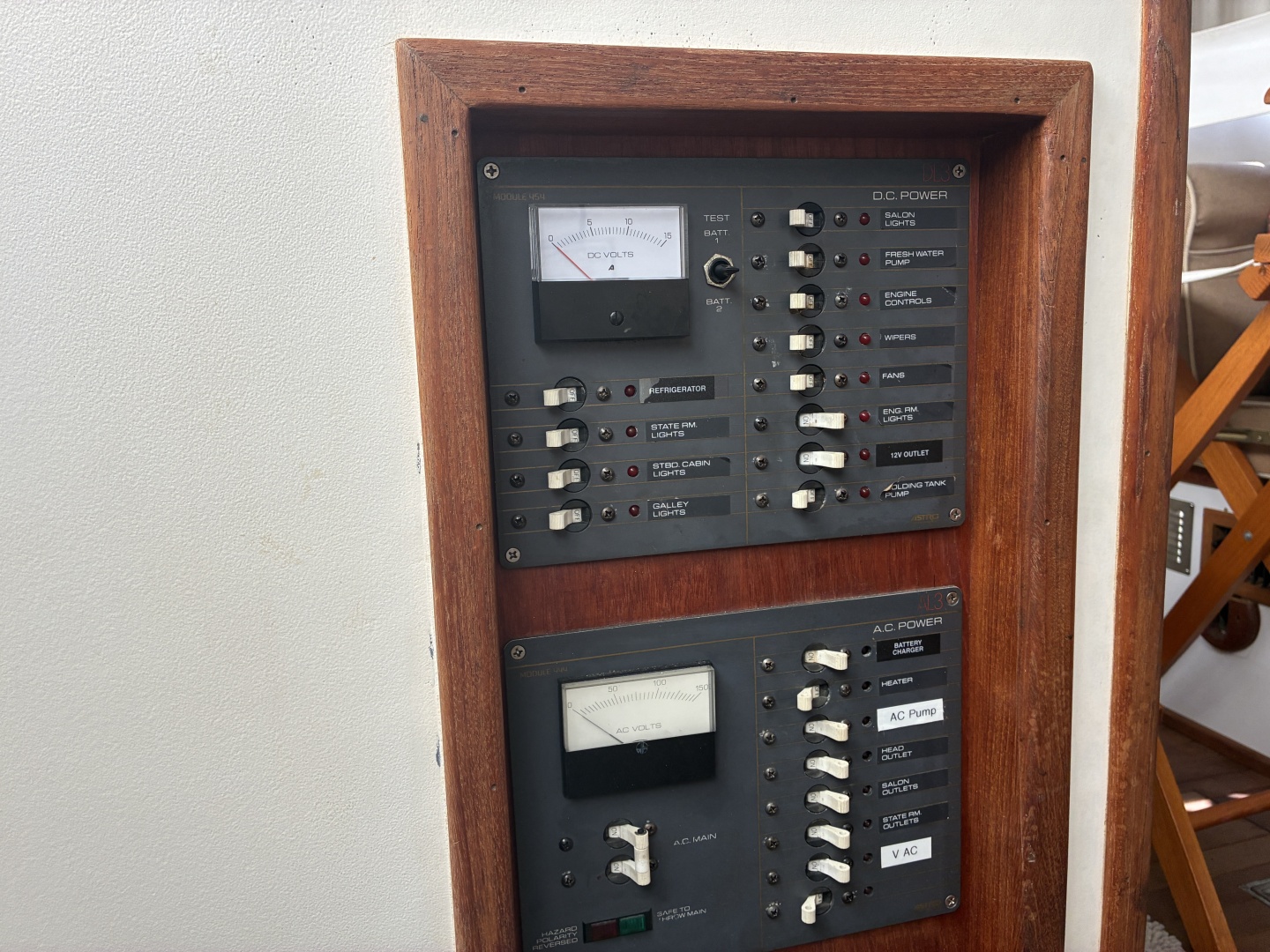 Duffy-35 Flybridge 1989-Kreweboat Bay St. Louis-Mississippi-United States-1989 Duffy 35 Flybridge  Electrical Panel-6009570 | Thumbnail