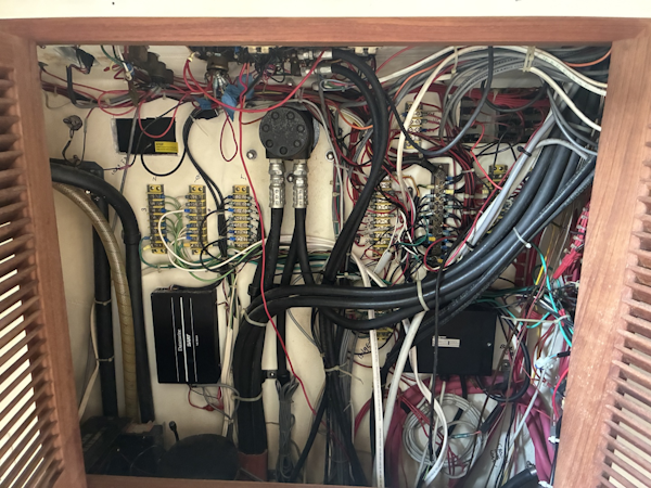 Duffy-35 Flybridge 1989-Kreweboat Bay St. Louis-Mississippi-United States-1989 Duffy 35 Flybridge  Helm wiring-6009574