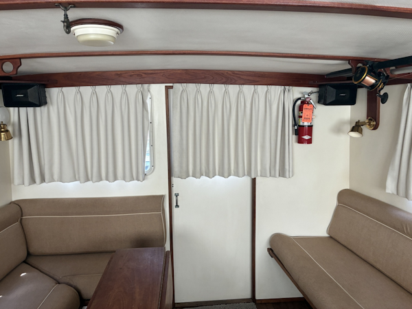 Duffy-35 Flybridge 1989-Kreweboat Bay St. Louis-Mississippi-United States-1989 Duffy 35 Flybridge  Aft salon-6009562