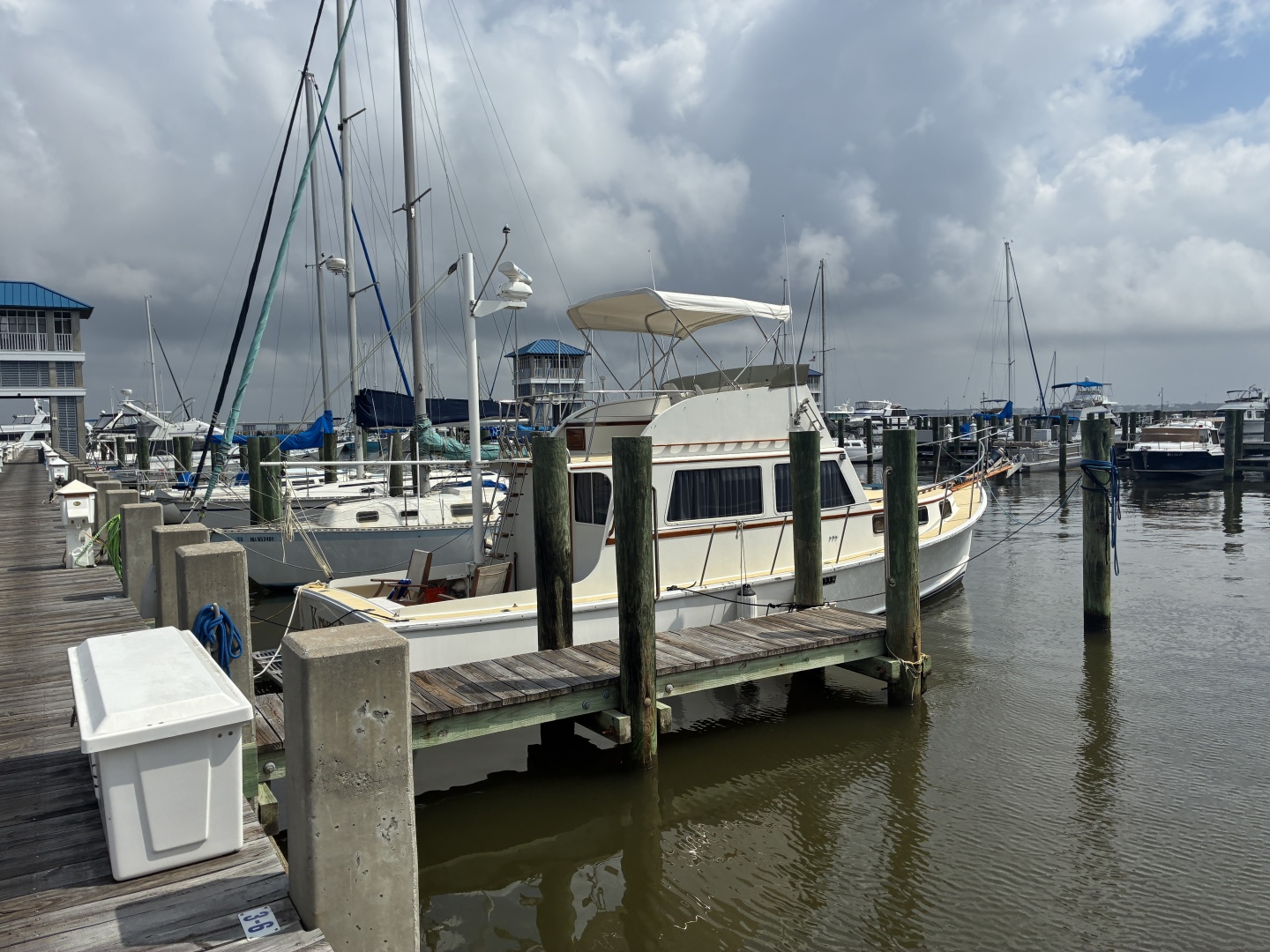 Duffy-35 Flybridge 1989-Kreweboat Bay St. Louis-Mississippi-United States-1989 Duffy 35 Flybridge  Starboard-6009555 | Thumbnail