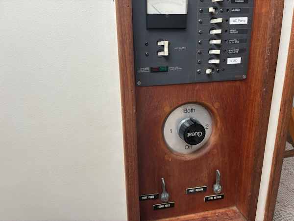 Duffy-35 Flybridge 1989-Kreweboat Bay St. Louis-Mississippi-United States-1989 Duffy 35 Flybridge  Battery Switch-6009571