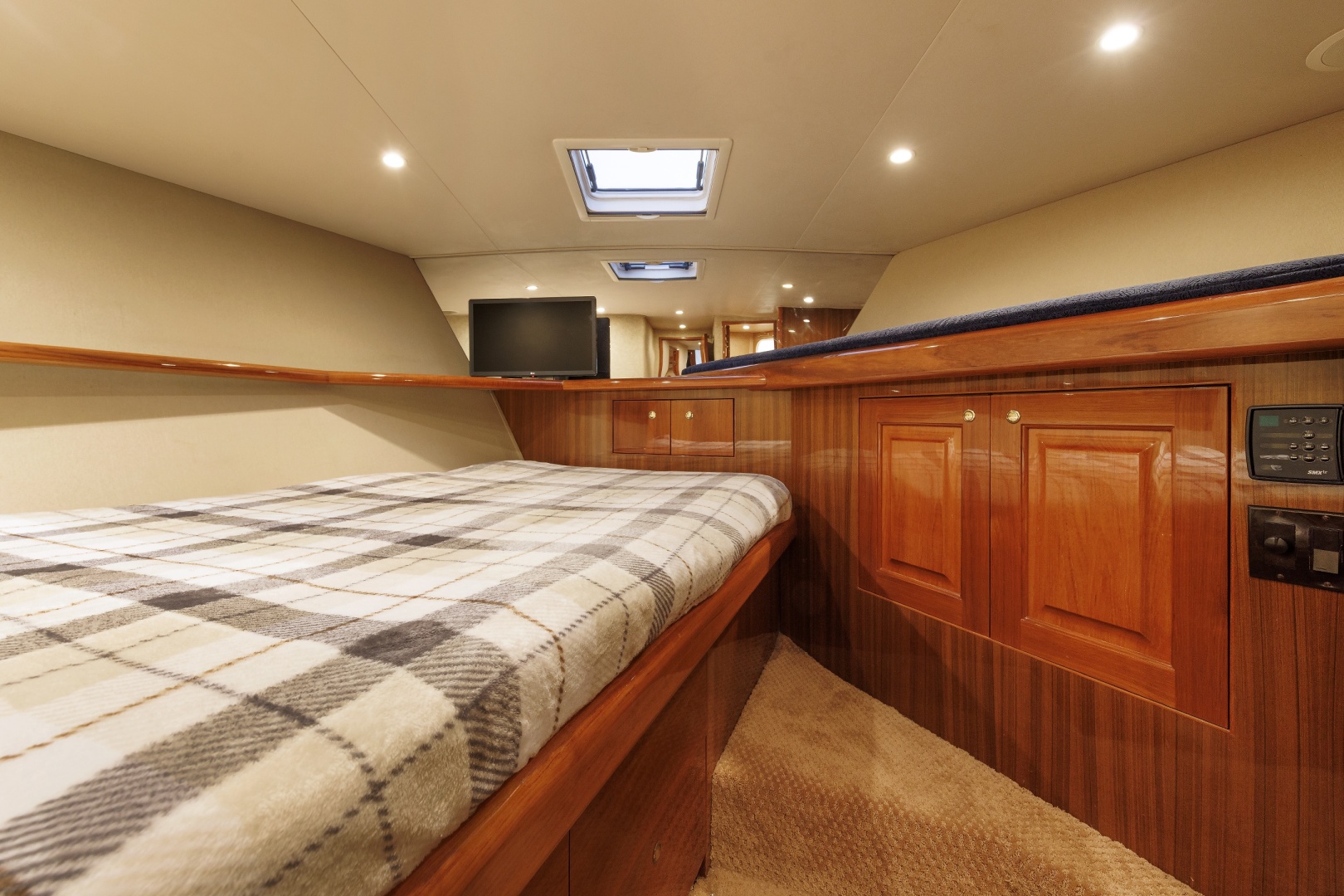 Viking-61 Convertible 2005-YOLO Westbrook-Connecticut-United States-Viking 61 YOLO  Guest Stateroom-6006628 | Thumbnail