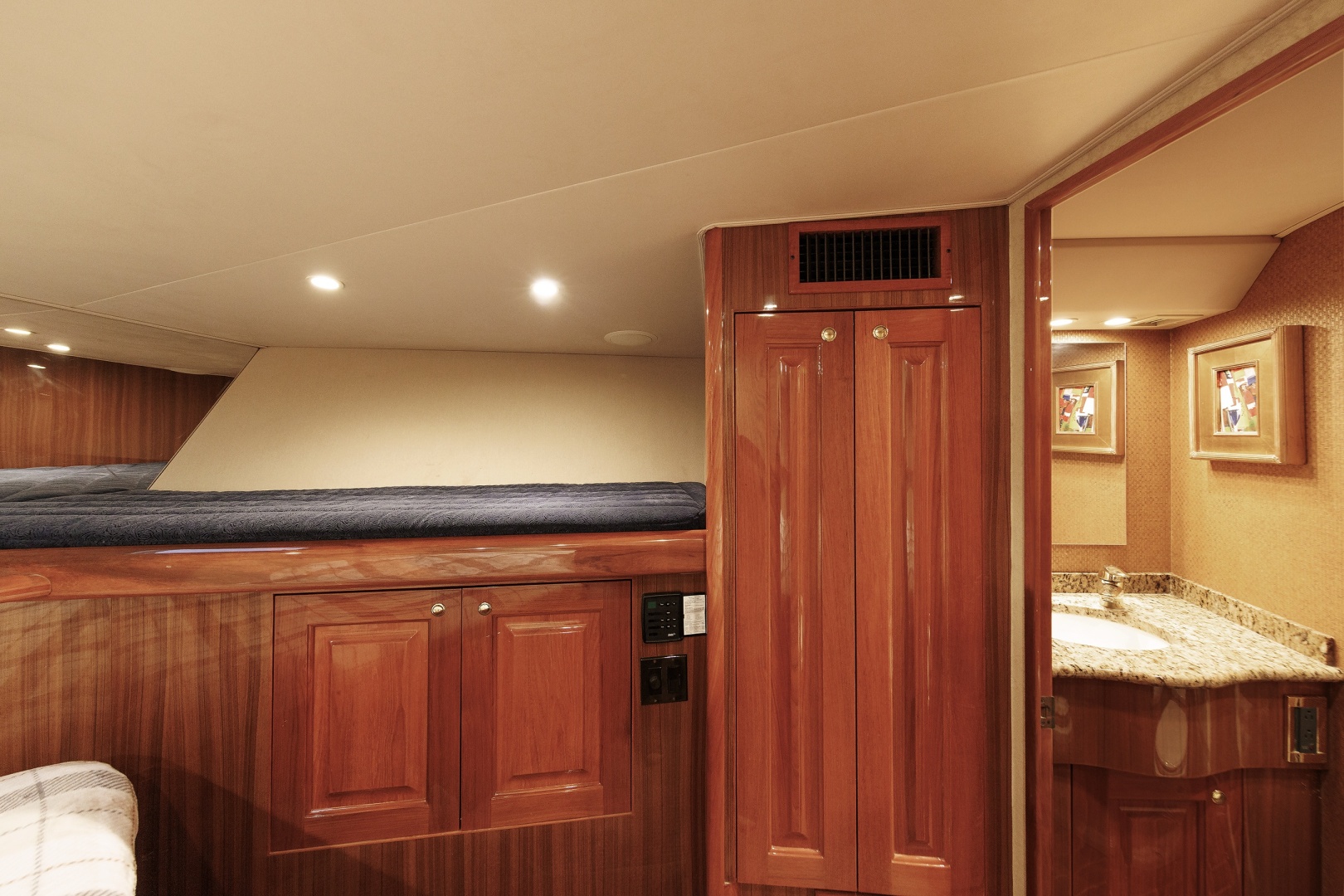 Viking-61 Convertible 2005-YOLO Westbrook-Connecticut-United States-Viking 61 YOLO  Guest Stateroom-6006630 | Thumbnail