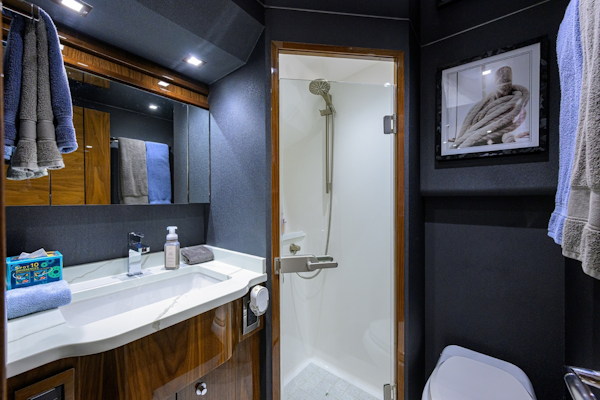 Viking-80 Skybridge 2023-MERCEDES Cabo San Lucas-Mexico-Viking 80 MERCEDES  Mid Starboard Guest Head-6008698