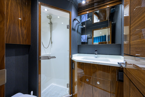 Viking-80 Skybridge 2023-MERCEDES Cabo San Lucas-Mexico-Viking 80 MERCEDES  Forward Starboard Guest Head-6008696
