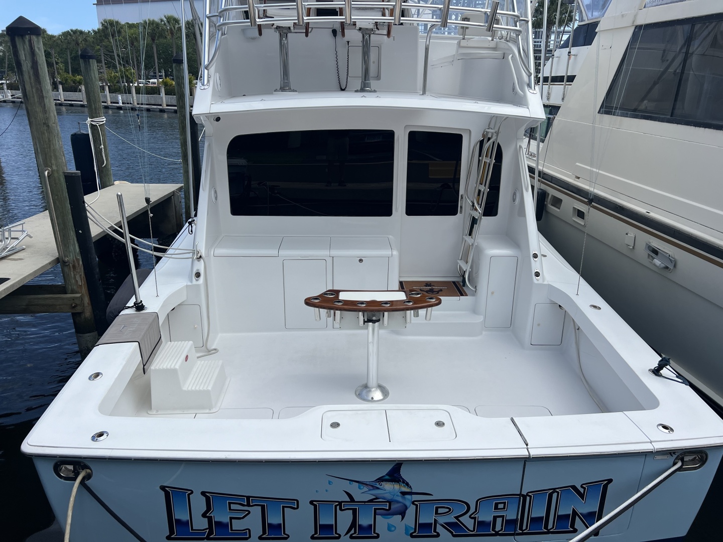 Viking-52 Convertible 2003-LET IT RAIN Bridgeport-Connecticut-United States-Viking 52 LET IT RAIN  Cockpit-6046053 | Thumbnail