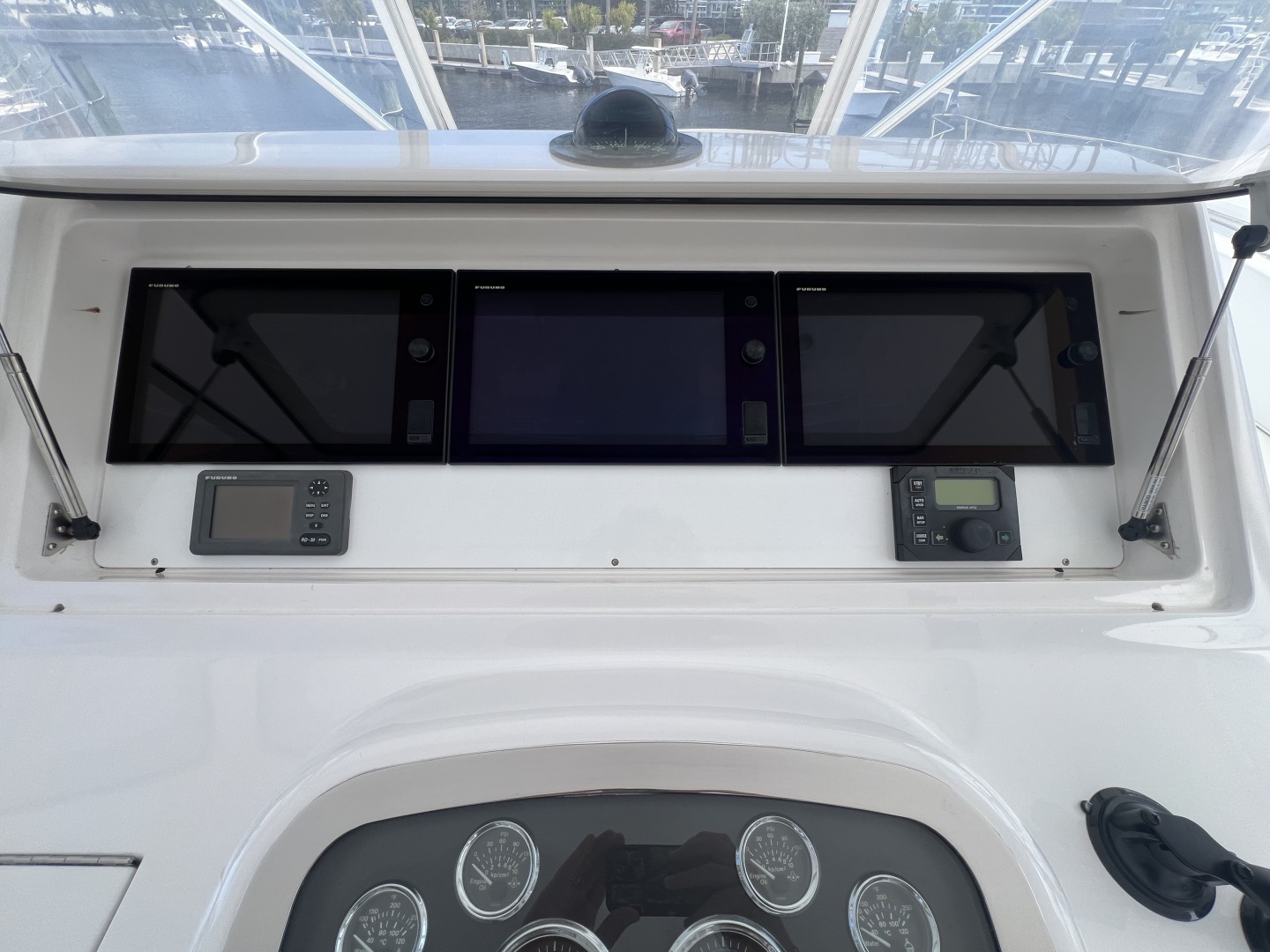 Viking-52 Convertible 2003-LET IT RAIN Bridgeport-Connecticut-United States-Viking 52 LET IT RAIN  Helm-6046064 | Thumbnail