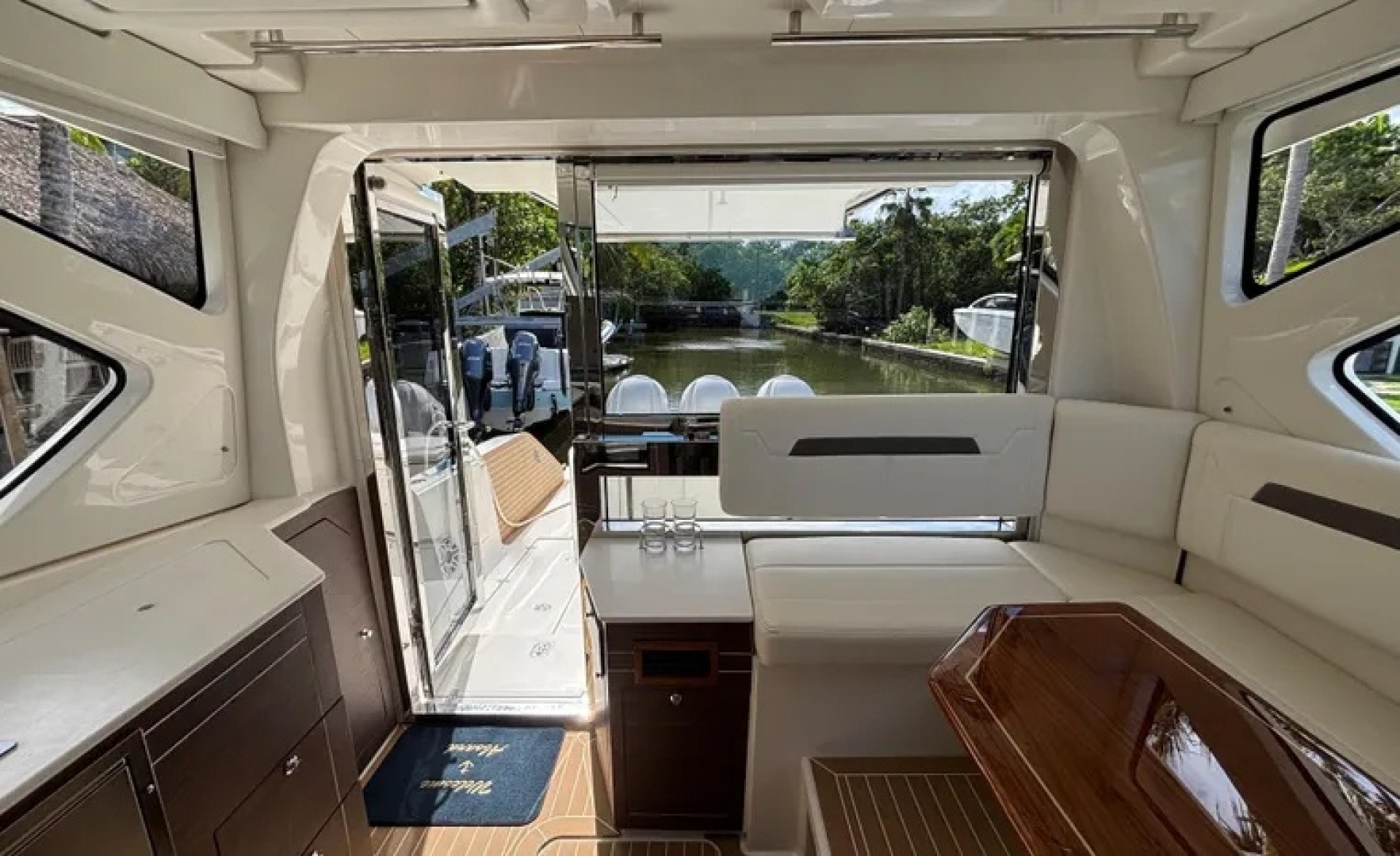 Pursuit 2024 -Miami-Florida-United States-6022634 | Thumbnail