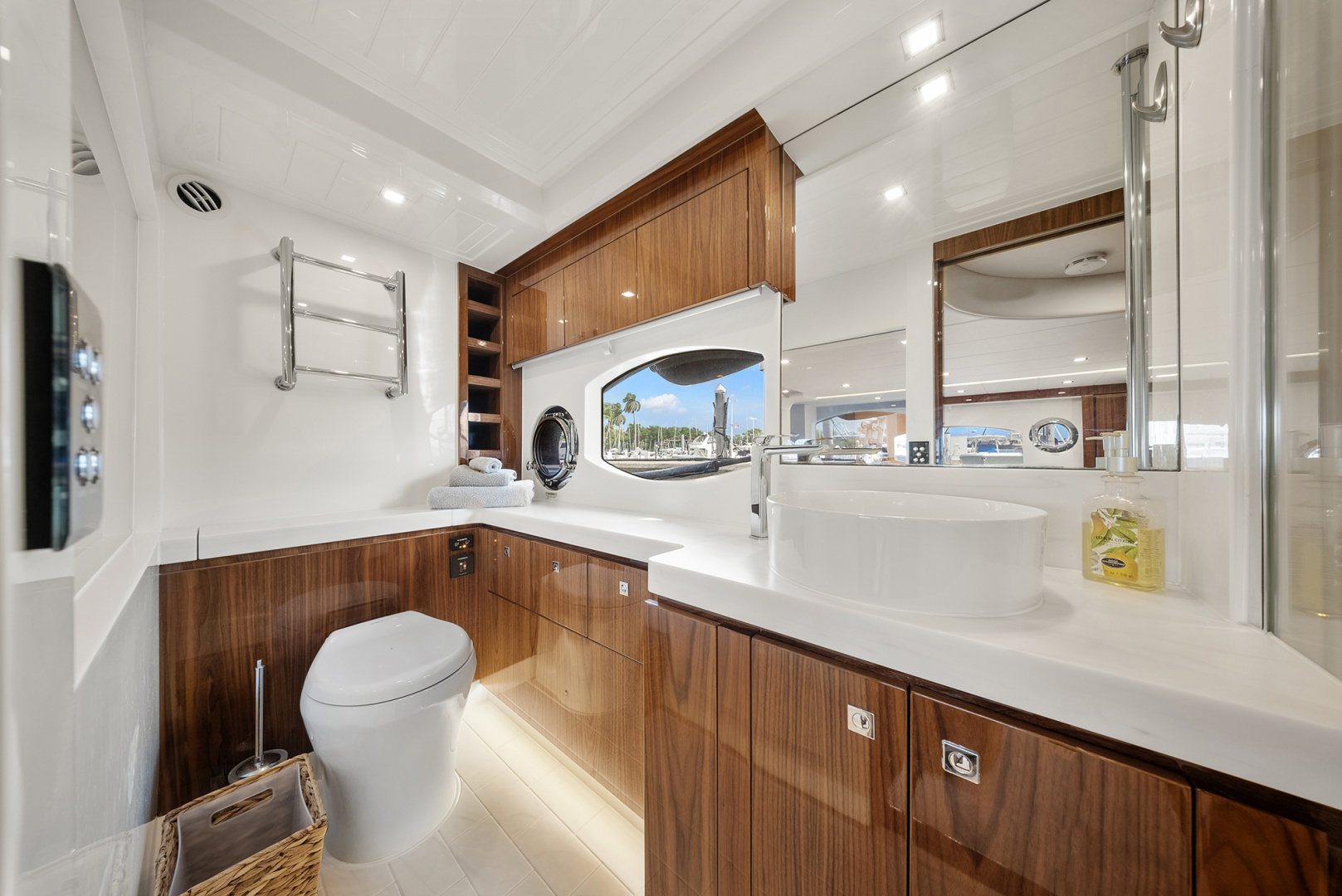 Riviera-6000 SPORT YACHT 2024 -Miami-Florida-United States-6024322 | Thumbnail