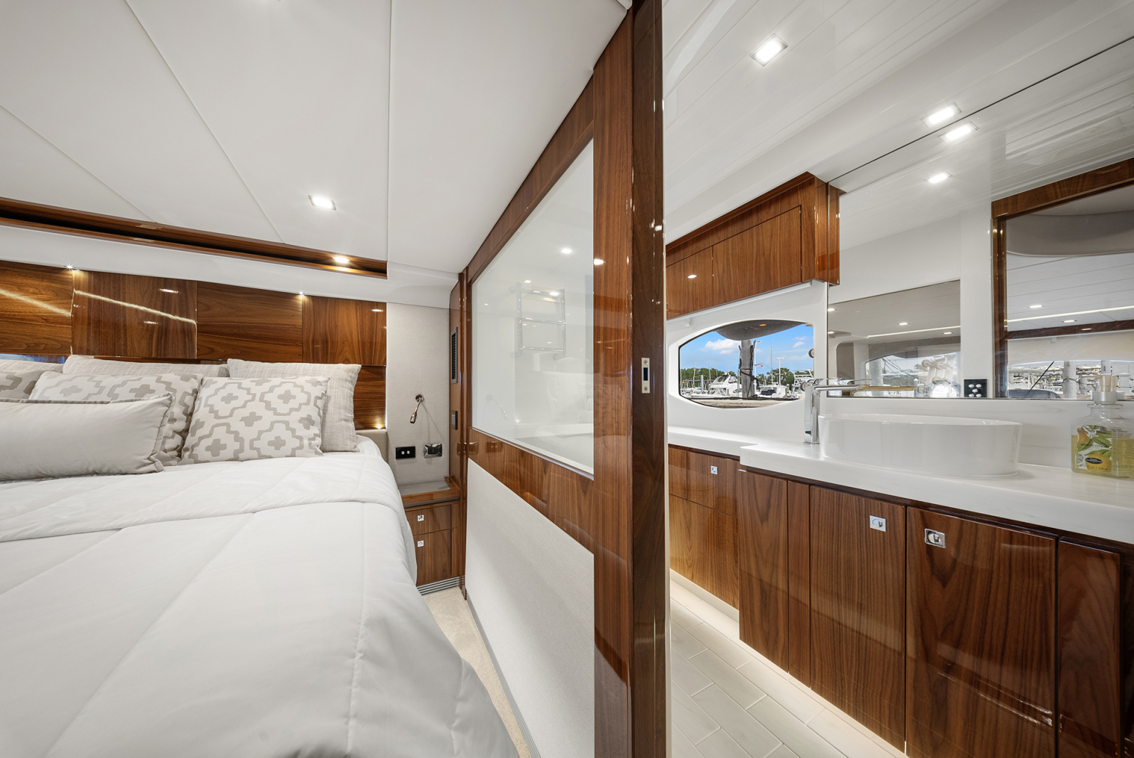 Riviera-6000 SPORT YACHT 2024 -Miami-Florida-United States-6024320 | Thumbnail