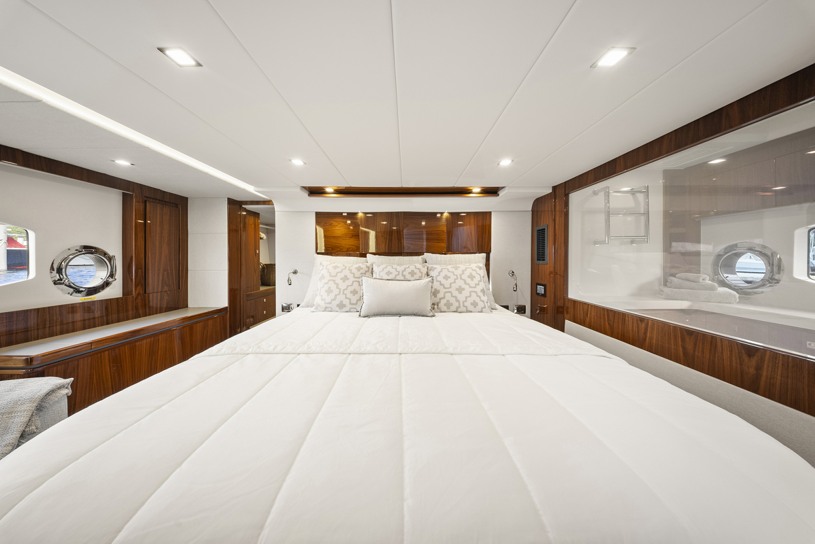 Riviera-6000 SPORT YACHT 2024 -Miami-Florida-United States-6024317 | Thumbnail