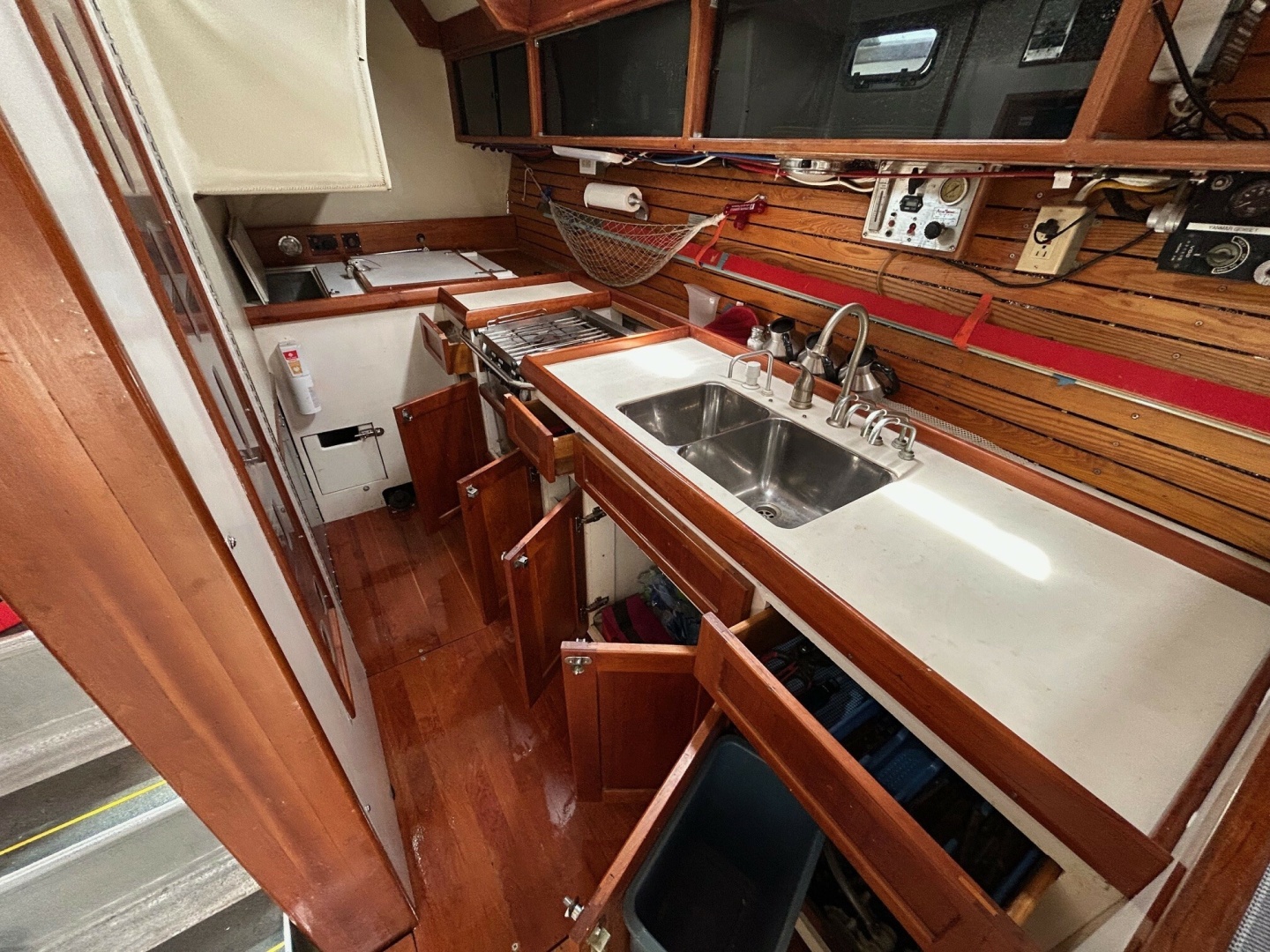 Custom 1998-Silver Bullet New Bern-North Carolina-United States-Galley storage-6071985 | Thumbnail