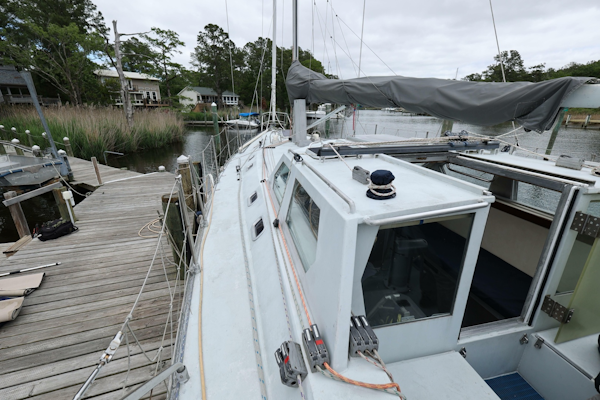 Custom 1998-Silver Bullet New Bern-North Carolina-United States-Pilothouse looking fwd-6066251