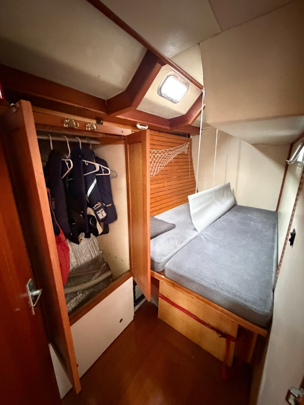 Custom 1998-Silver Bullet New Bern-North Carolina-United States-Aft stateroom hanging locker-6071624