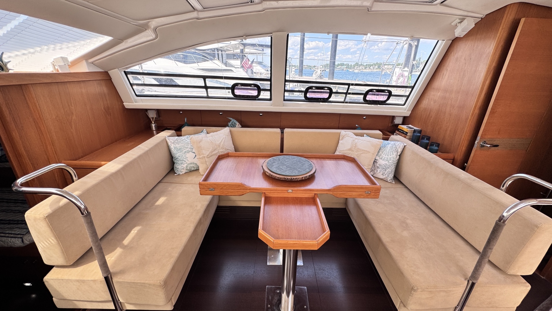 Wauquiez-Pilot Saloon 55 2011 -Newport-Rhode Island-United States-6847745 | Thumbnail